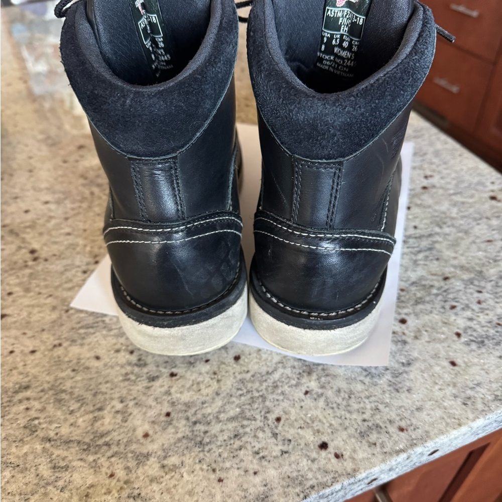 Black Women’s  Lace-Up Leather Work Boots - Picture 4 of 9